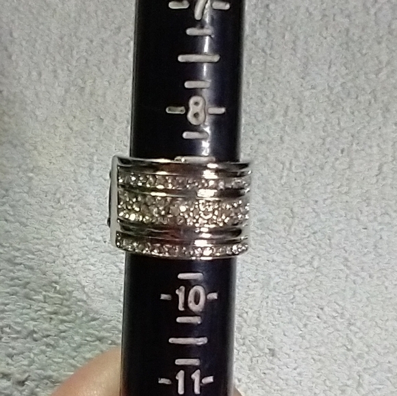 Silvertone crystal 🔮 stretch ring 💍 sz.9 - Picture 3 of 3